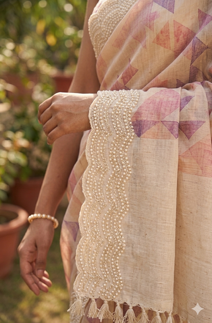 Elegant Geometric Print Saree with Intricate Handcrafted Border