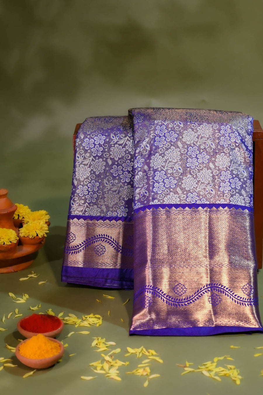 Earthy Kanchipuram Saree - Shop Vastram