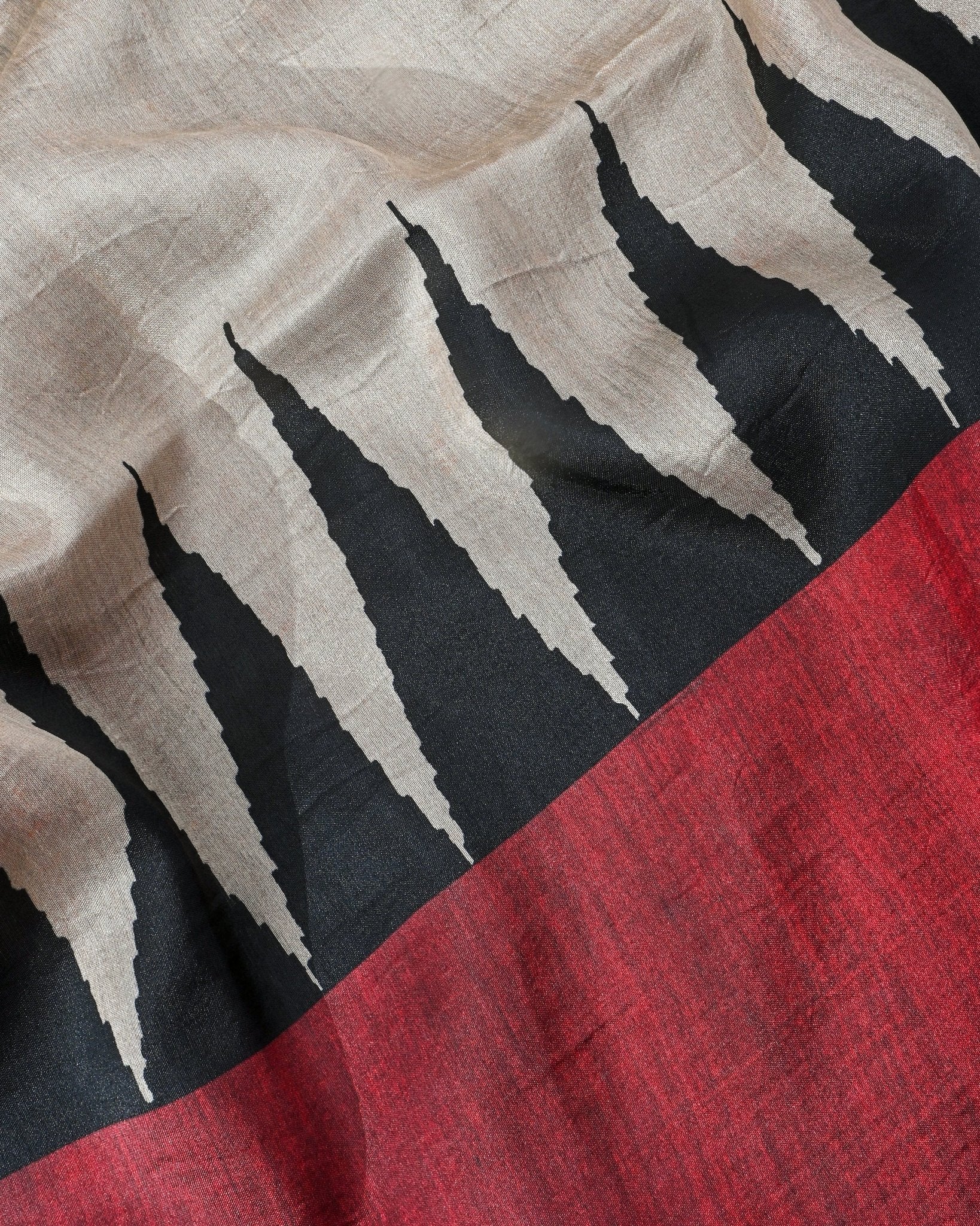Off White Silk Printed Saree - Shop Vastram