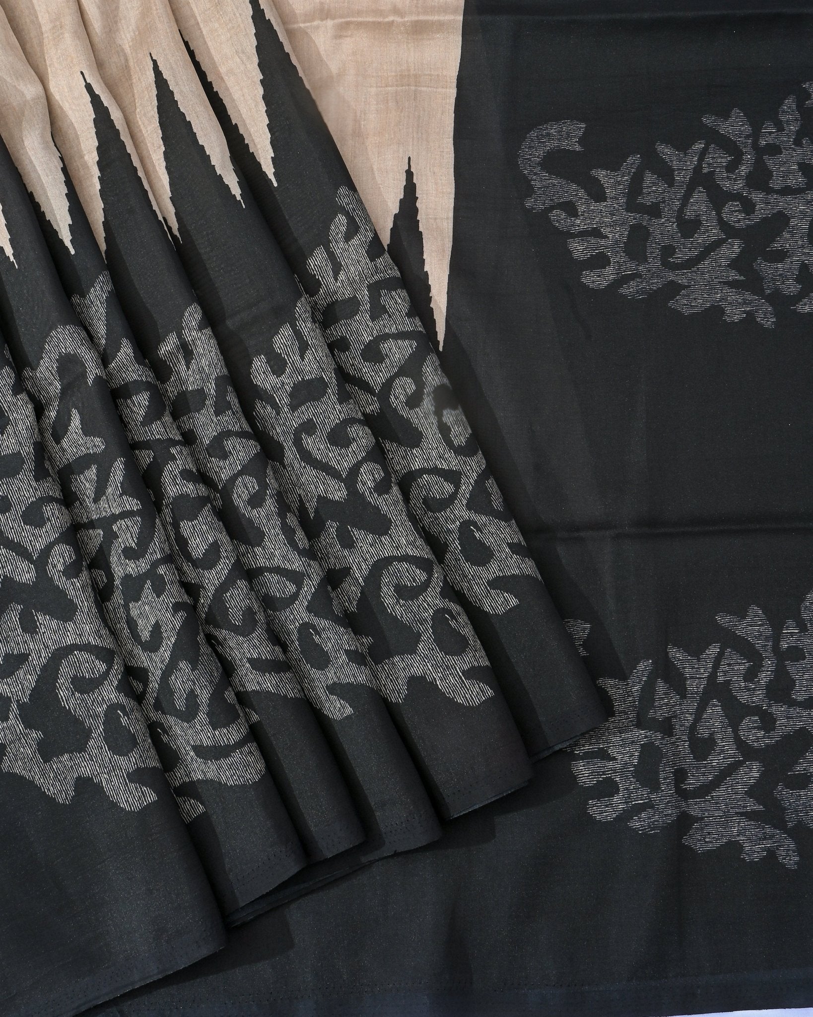 Off White Silk Printed Saree - Shop Vastram